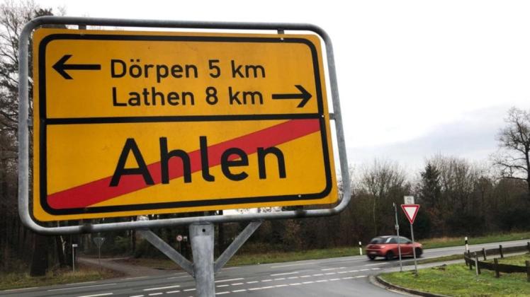 Ab Kluse/Ahlen ist auf der B70 in Richtung Lathen kurz vor der Bahnschranke erst einmal Schluss.
