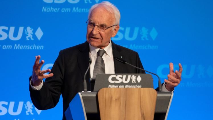 Edmund Stoiber hat sich mit Corona angesteckt.