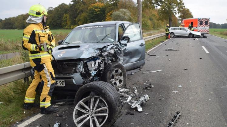 Mit den beiden verunfallten Fahrzeugen auf der B5 war nichts mehr anzufangen.