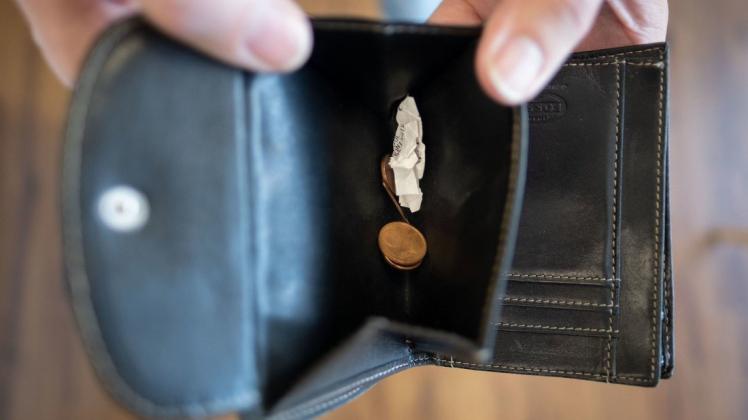 Die Folgen der Corona-Pandemie lassen aus Sicht von Schuldnerberatungsstellen etwa der Caritas und Diakonie immer mehr Menschen in Deutschland in finanzielle Not geraten.