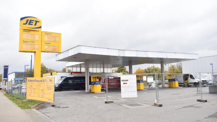Die Tankstelle in Rostock soll voraussichtlich Ende November wieder öffnen. Die Tankstelle in Rostock soll voraussichtlich Ende November wieder öffnen.