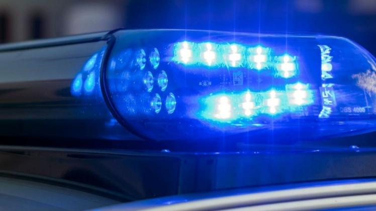 Bei dem Auffahrunfall werden zwei Männer leicht verletzt.