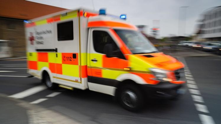 In Nordhorn war eine Frau an einem Rollator von einem Pkw angefahren und schwer verletzt worden. Am Dienstag ist sie ihren Verletzungen erlegen.