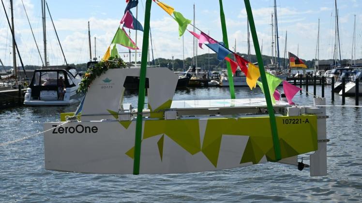 Mit ihrem Prototyp „Zero One“ sammelt „Unleash Future Boats“ seit der Taufe im August reichlich Daten über autonome Mobilität auf dem Wasser.