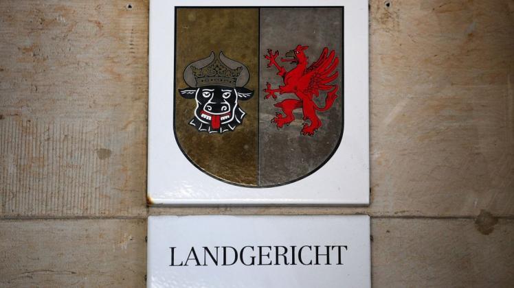 In dem Strafverfahren gegen den Güstrower beantragte die Staatsanwaltschaft Rostock am Mittwoch eine lebenslange Freiheitsstrafe, die Verteidigung plädierte auf Freispruch. In dem Strafverfahren gegen den Güstrower beantragte die Staatsanwaltschaft Rostock am Mittwoch eine lebenslange Freiheitsstrafe, die Verteidigung plädierte auf Freispruch.