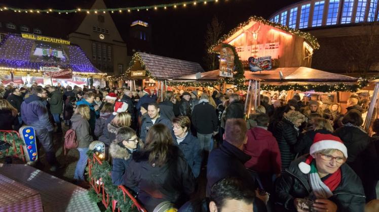 Nach der Pause im vergangenen Jahr soll der Delmenhorster Weihnachtsmarkt in diesem Jahr wieder genauso viele Besucher anlocken wie 2019.