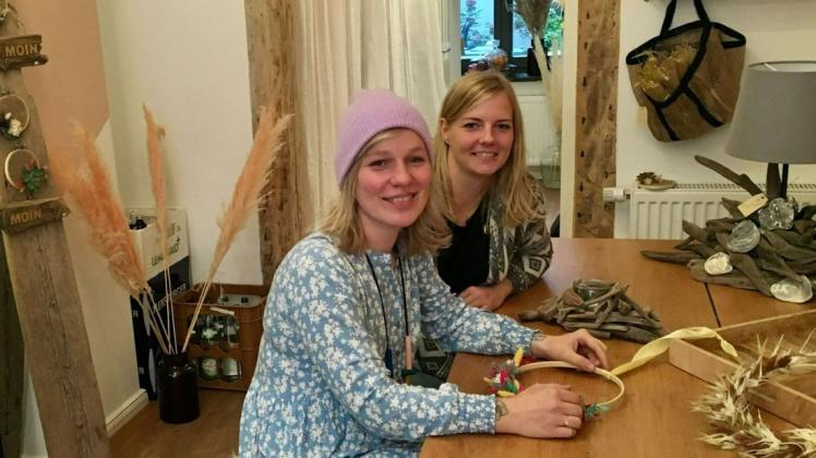 Glücklich im eigenen Laden: Mimi Jantzen (l.) und Sarah Rettkowski haben in der Buschstraße 11 das Atelier „Kre.a.tiv“ eröffnet.