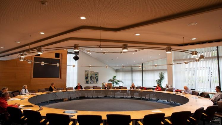 Am 4. November kommt in Wallenhorst erstmals der neue Gemeinderat zusammen - coronabedingt allerdings nicht im hier abgebildeten Ratssitzungssaal, sondern in der Gymnastikhalle in der Fröbelstraße 2.
