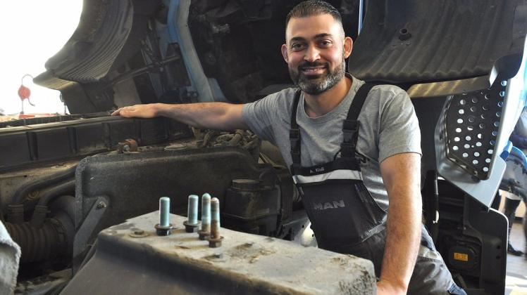 Vom syrischen Flüchtling zum Traumjob in Parchim: Abdullah Khalil macht eine Ausbildung bei Truck- & Bus-Service.