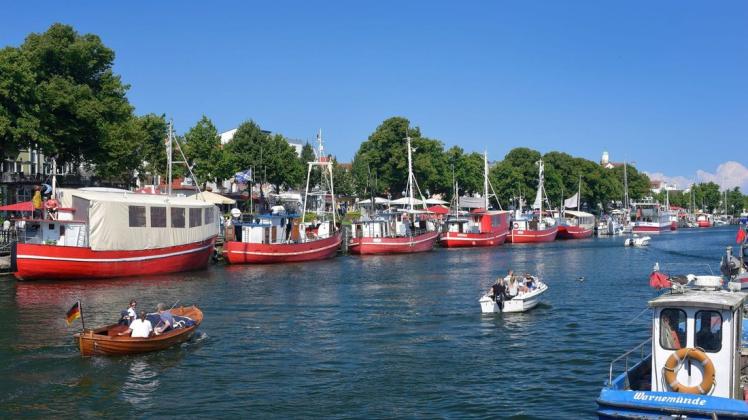 Warnemünde ist unter anderem auch für den Alten Strom und die unzähligen anliegenden Fischerboote bekannt.