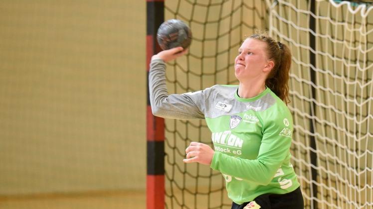 Als sie bei 5:4-Führung einen Siebenmeter von Jugend-Nationalspielerin Daria Rassau parierte, hätte das eigentlich ein Signal für ihre Mitspielerinnen sein sollen: RHC-Torhüterin Sara Peters Als sie bei 5:4-Führung einen Siebenmeter von Jugend-Nationalspielerin Daria Rassau parierte, hätte das eigentlich ein Signal für ihre Mitspielerinnen sein sollen: RHC-Torhüterin Sara Peters
