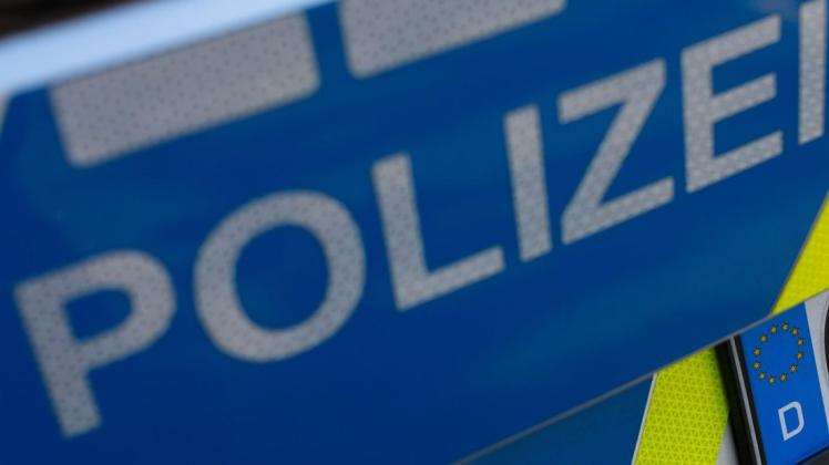 Polizeibeamte mussten in Krempdorf ein Kalb einfangen.