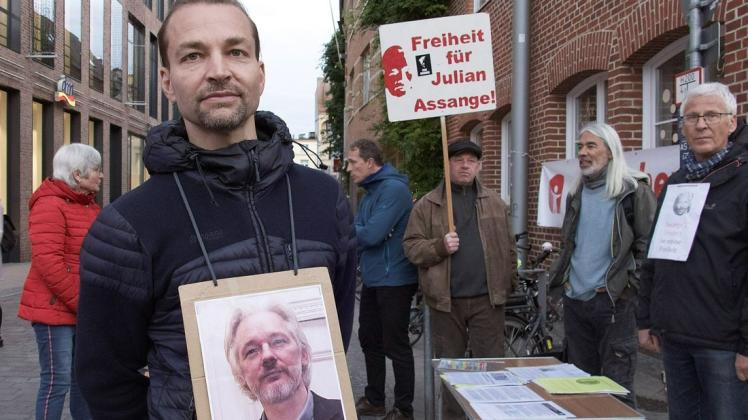 Christian Schaal ist Sprecher der Gruppe, die sich in Schwerin für Julian Assange einsetzt.