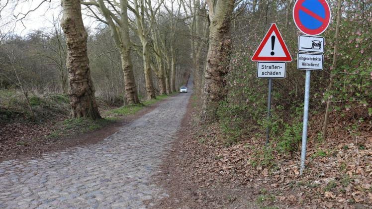 Um diese Straße geht es. Die Idylle trügt, sogar Einheimische fahren auf diesem kaputten Weg extrem langsam.