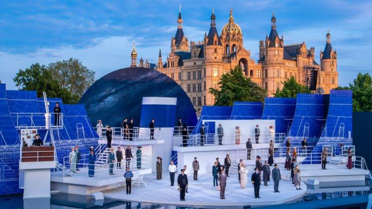 Die Aufführung des Musicals „Titanic“ bei den Schlossfestspielen 2021 fand noch auf dem Platz Am Alten Garten statt. Der Spielort ist für 2022 raus, ein neues Konzept kommt. Die Spiele sind klar ein Tourismusmagnet für die Landeshauptstadt.