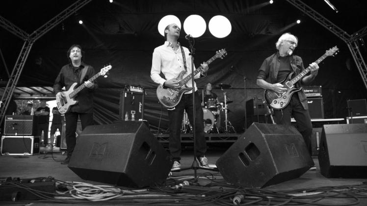 Martin Barre (r.) und seine Band treten am Sonnabend im Schweriner Speicher mit ihrer Tour zum 50. Jubiläum den Jethro-Tull Albums Aqualung auf die Bühne.