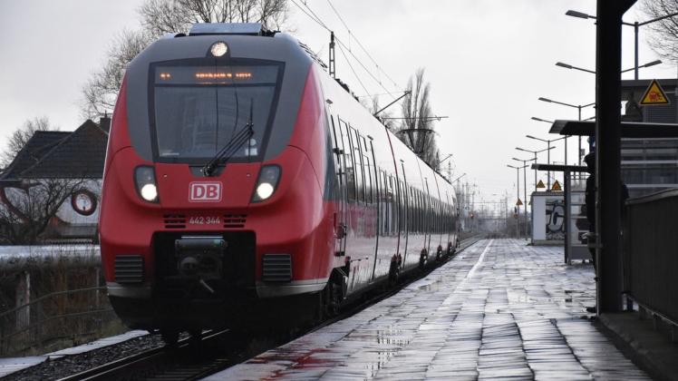 Reisende müssen sich auf der S-Bahnstrecke zwischen Rostocker Hauptbahnhof und Warnemünde auf Fahrplanänderungen einstellen.