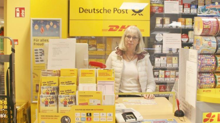 Bedauert, dass die Postbank-Filiale schließt: Carola Heesch vom Tabakwarengeschäft Spang. Aber sie freut sich auch, dass die Deutsche Post bleibt.