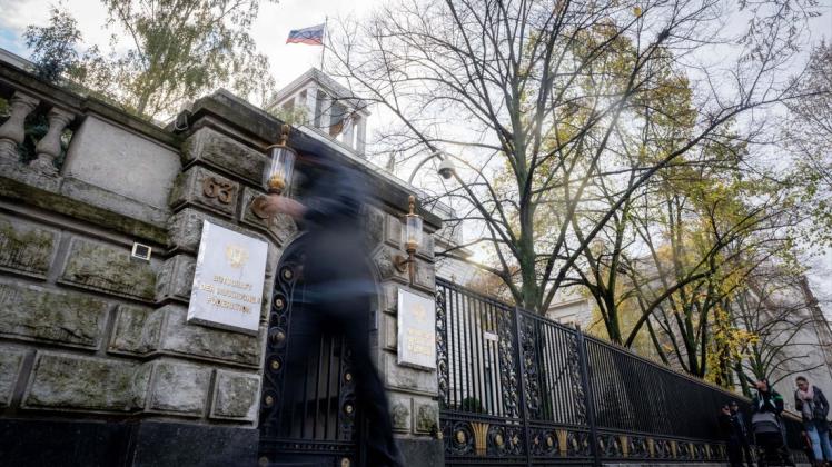 An der russischen Botschaft wurde eine Leiche gefunden.