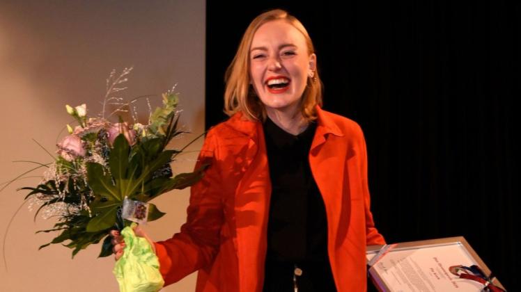 Schauspielerin und Regisseurin Pia Koch jubelt über den Drostei-Förderpreis 2020.