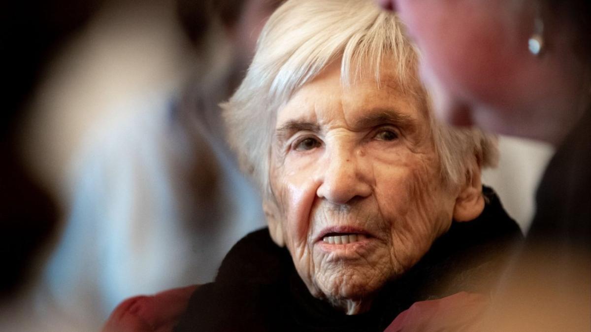 Volkstrauertag Erinnert An KZ berlebende Esther Bejarano SHZ