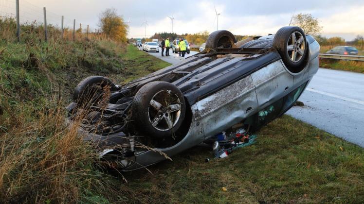 Glück im Unglück: Der 26-jährige Autofahrer eines Audi kam mit leichten Verletzungen ins Krankenhaus.