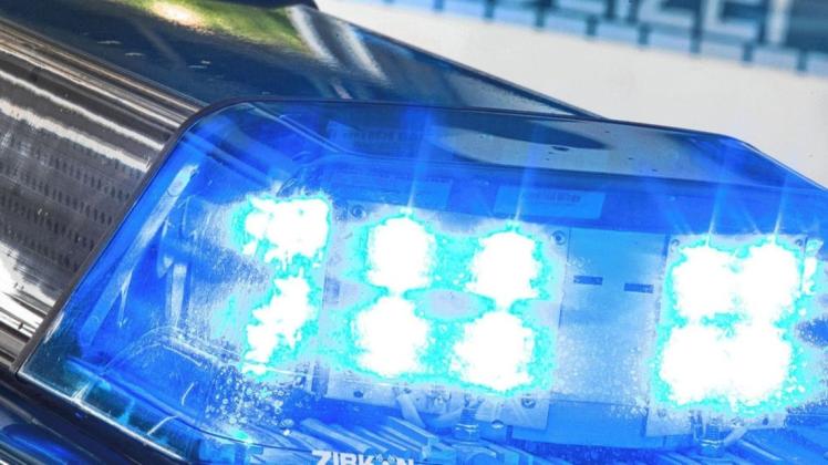Die Polizei musste sich um den Unfall kümmern, bei dem der Radfahrer schwer stürzte.