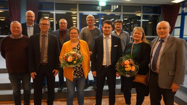 In der konstituierenden Sitzung des Fürstenauer Stadtrates sind eine Reihe von Mitgliedern für ihr langjähriges Engagement geehrt worden. Zudem galt es, ausscheidende Ratsmitglieder zu ehren. In der konstituierenden Sitzung des Fürstenauer Stadtrates sind eine Reihe von Mitgliedern für ihr langjähriges Engagement geehrt worden. Zudem galt es, ausscheidende Ratsmitglieder zu ehren.