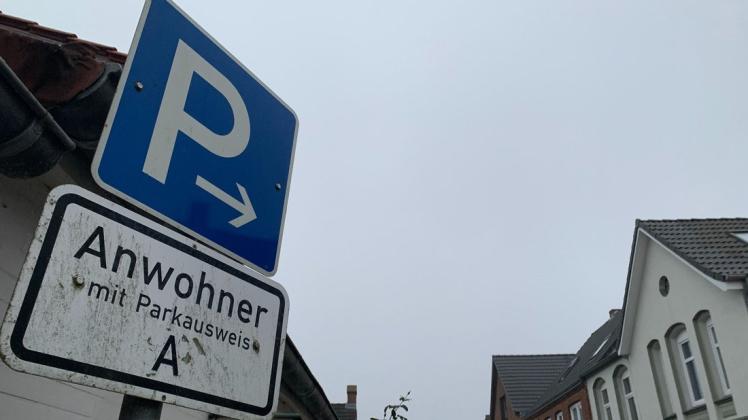 Insgesamt sieben Bewohnerparkgebiete gibt es in Husum, beispielsweise in der Altstadt dürfen Anwohner mit dem Parkausweis A stehen.