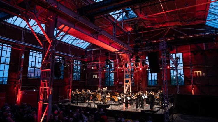 "Sommernacht zwischen Licht und Schatten" lautete das Motto eines Konzerts mit dem ensemble reflektor, mit dem die letzten Niedersächsischen Musiktage eröffnet wurden.