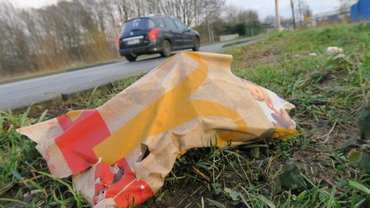 Nicht nur, aber auch im Umfeld eines Fast-Food-Restaurants an der Industriestraße fällt in Dissen viel Müll an. Nicht nur, aber auch im Umfeld eines Fast-Food-Restaurants an der Industriestraße fällt in Dissen viel Müll an.