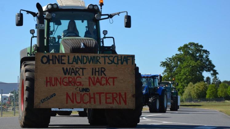 "Die Folgen der 'Farm to Fork'-Strategie sind verheerend- für die gesamte Weltbevölkerung", sagt Milchviehalter Matthias Everinghoff. Deshalb ruft er alle Bauern aus dem Emsland und der Grafschaft Bentheim wieder zur Treckerdemo auf.