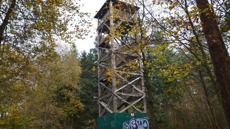 Abgerissen werden soll der marode Aussichtsturm am Steigenberg.