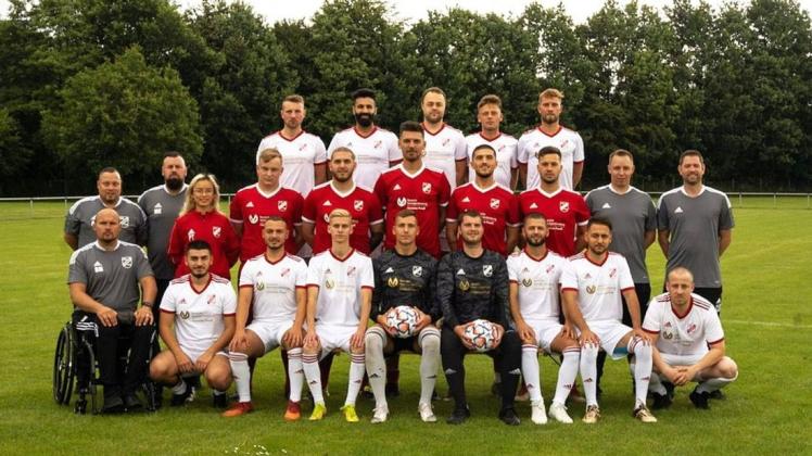 Die Mannschaft des 1. FC Schinkel empfängt im Heimspiel der Fußball-Verbandsliga Nord-Ost am Sonntag den Tabellenführer Schleswig IF.