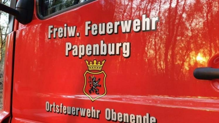 Im Papenburger Stadtteil Obenende hat es am Freitagmittag im Anbau eines Einfamilienhauses gebrannt. Ein Handwerker konnte den Schwelbrand löschen, aber auch die Feuerwehr war mit vier Fahrzeugen im Einsatz.