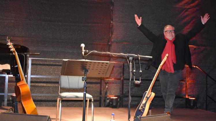 Das Publikum rief ihn mehrmals zurück auf die Bühne: Heinz Rudolf Kunze spielte am Sonnabend in Ludwigslust.