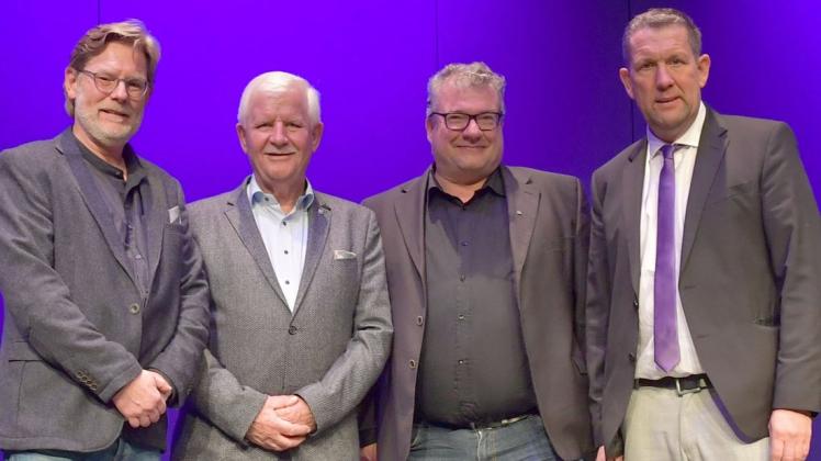 Führen seit dem 14. November 2021 den VfL Osnabrück: Präsident Holger Elixmann (Dritter von links) und seine Vizepräsidenten (von links) Christoph Determann, Nikolaus Hahnenkamp und Michael Wernemann.