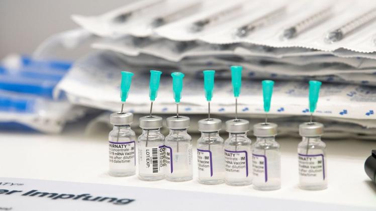 Impfampullen auch mit Biontech-Impfstoff stehen ausreichend zur Verfügung
