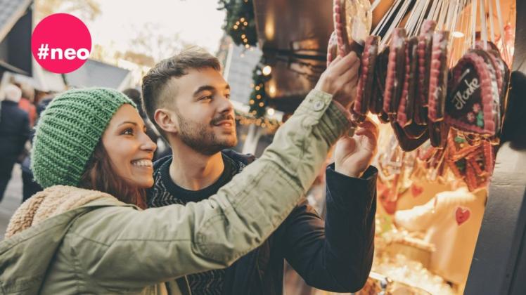 Der Weihnachtsmarkt bietet sich im Winter als Dating-Location an. Der Weihnachtsmarkt bietet sich im Winter als Dating-Location an.