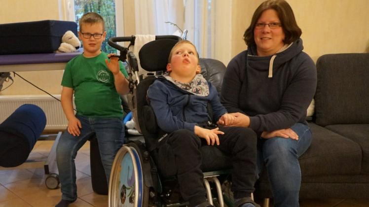 Der fünfjährige Hendrik Mersch aus dem Emsland ist seit einem Autounfall schwerbehindert. Seine Mutter sucht nun dringend Pflegekräfte für ihn.