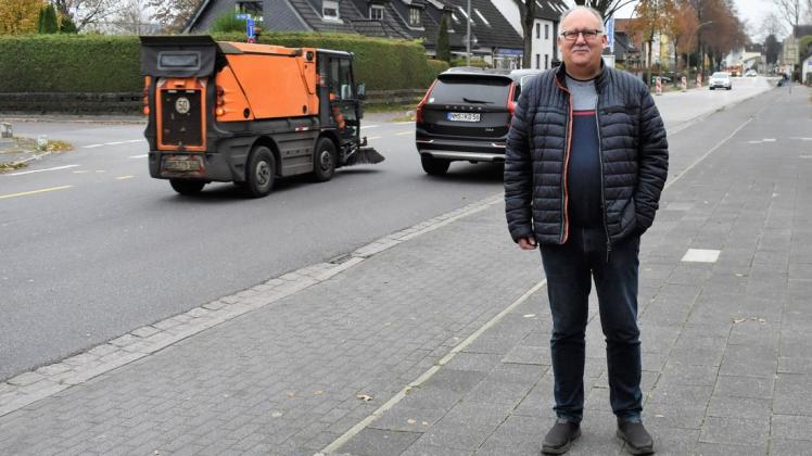 Wenn Klaus-Dieter Delfs sein Auto am Straßenrand parkt, wird es eng. Der Wittorfer hat in den vergangenen Wochen einige Kritikpunkte gegen die Velo-Route in den Stadtteil gesammelt.