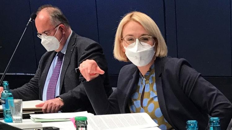 Katharina Pötter trug während der gesamten Ratssitzung eine Maske - um den Ernst der Lage zu dokumentieren.