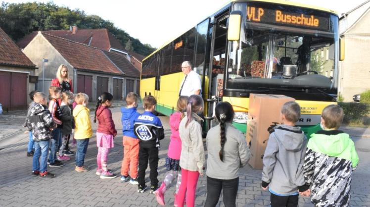 Die Verkehrsgesellschaft Ludwigslust-Parchim (VLP) befördert jeden Tag massenweise Schüler von den Dörfern  in die Schulen. Da sind Kontrollen schwierig.