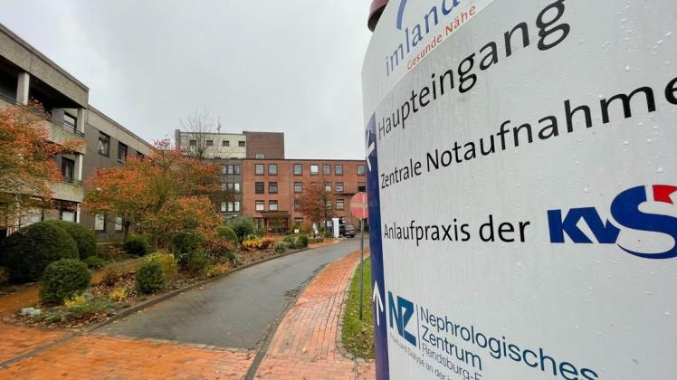Die Imland-Klinik in Eckernförde: Nach Angaben des Krankenhauses sind in der Geburtshilfe in diesem Jahr bereits mehr als 500 Kinder zur Welt gekommen.