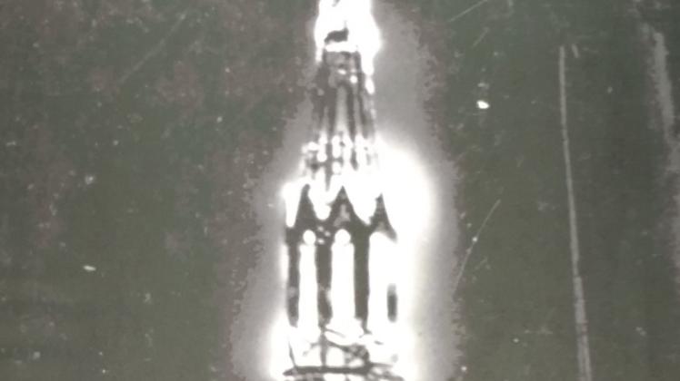 Am 27. November 1916 brannte das Wahrzeichen der Rolandstadt, der Kirchturm der Sankt-Jacobi-Kirche.