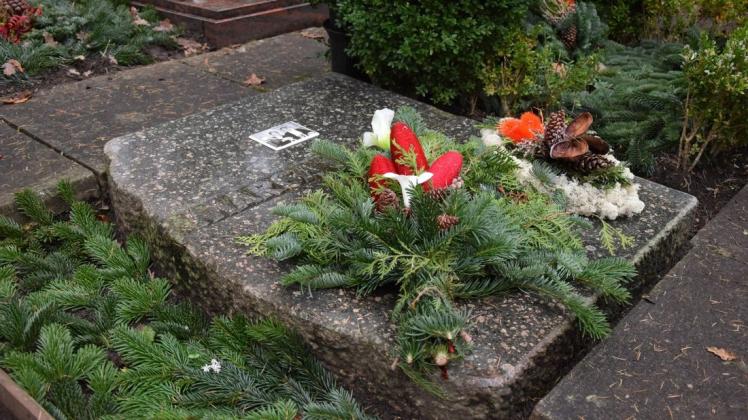 Gemeinsam mit ihrem Ehemann „Hein“, fand Marga Heiden ihre Ruhestätte auf dem Waldfriedhof Schwerin. Gemeinsam mit ihrem Ehemann „Hein“, fand Marga Heiden ihre Ruhestätte auf dem Waldfriedhof Schwerin.