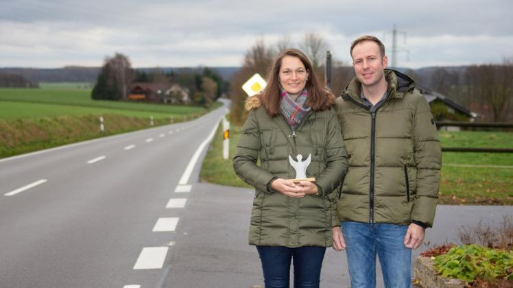 Sie wohnen direkt an der Allendorfer Straße: Ulrike und Christian Rammert engagieren sich mit vielen Spendern zusammen für einen Radweg und mehr Verkehrssicherheit.