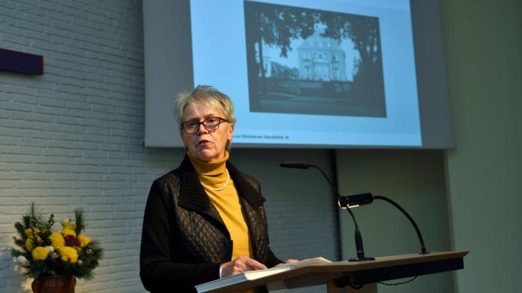 Annkatrin Holbach stellte ihr Buch über die Unternehmervillen auf Kaltenweide vor.