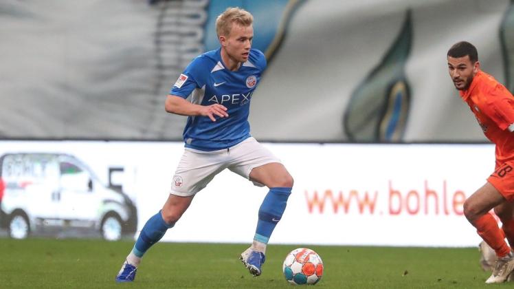 Mit seiner Dynamik kurbelt Simon Rhein immer wieder das Offensivspiel des FC Hansa an.