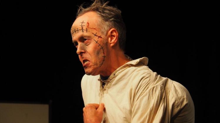 Jürgen Büscher gibt in der Rolle von Frankensteins Monster alles. Foto: Tom Bullmann